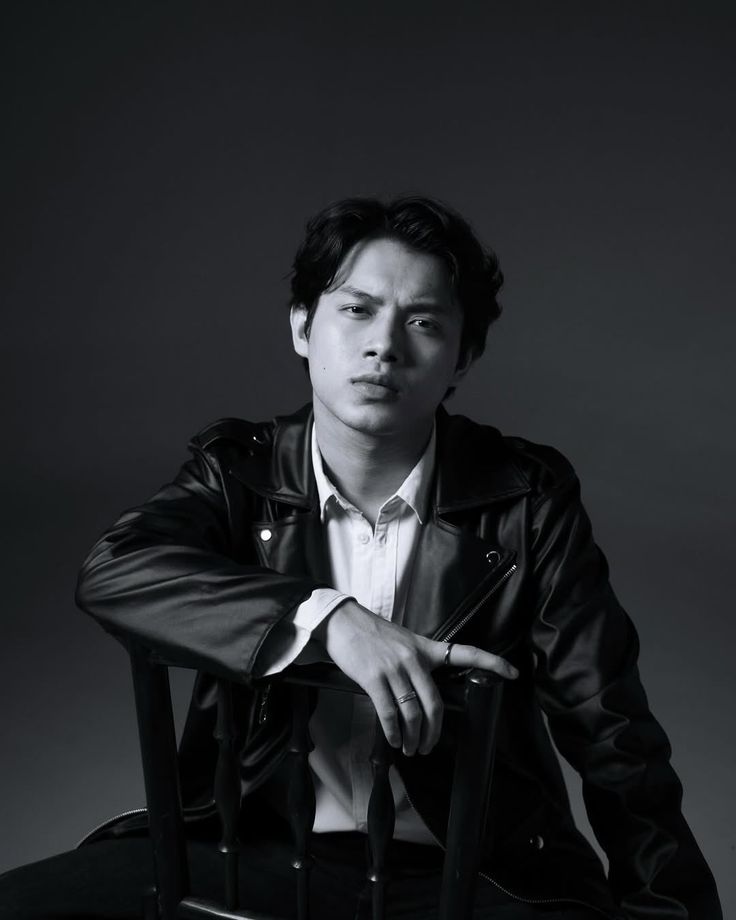 Lebih Dari Sekadar Lagu - Rony Parulian - Pesona Sederhana dan Seni Mencintai dengan Sederhana